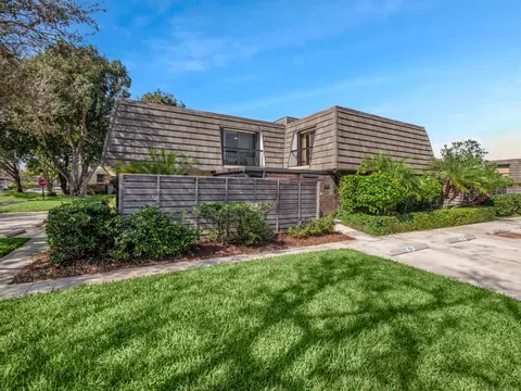 704 7th Ter, Palm Beach Gardens, FL 33418