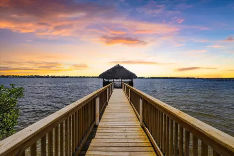 8 S Lakeshore Dr, Hypoluxo, FL 33462