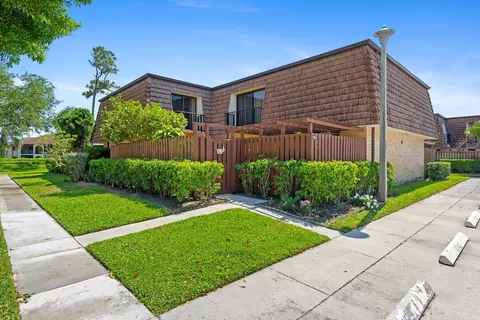 1024 10th Ln, Greenacres, FL 33463