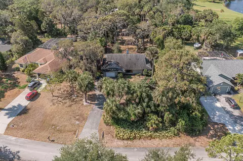 827 Robin Ln, Sebastian, FL 32958
