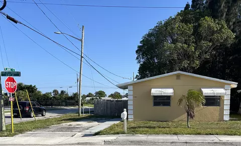 1301 W 28 St, Riviera Beach, FL 33404