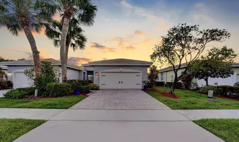 10749 Royal Caribbean Cir, Boynton Beach, FL 33437