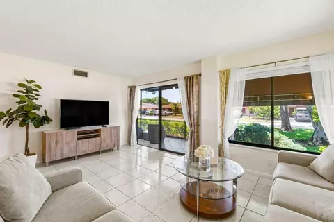 5040 Rose Hill Dr #105, Boynton Beach, FL 33437