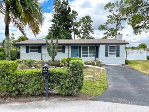 855 Caroline Cir, West Palm Beach, FL 33413