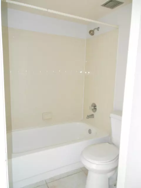 738 Executive Center Dr #32, West Palm Beach, FL 33401