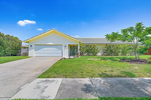 89 Hickory Hill Rd, Tequesta, FL 33469