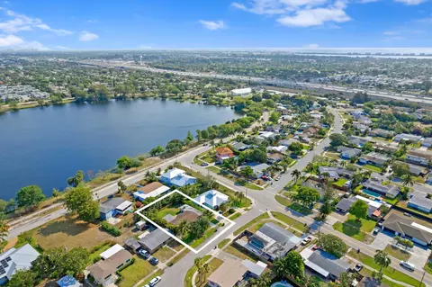 1403 Crest Dr, Lake Worth, FL 33461