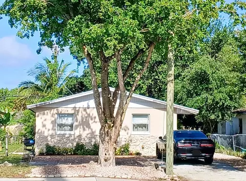 5942 N Haverhill Rd, West Palm Beach, FL 33407