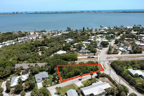 1020 NE Oceanview Cir, Jensen Beach, FL 34957