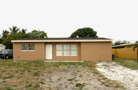 465 Waseca Dr, Lake Worth, FL 33462