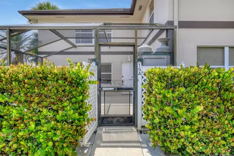15 Amherst Ct #A, Royal Palm Beach, FL 33411
