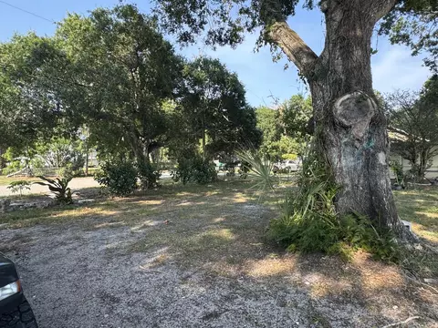 2002 S 35th St, Fort Pierce, FL 34947