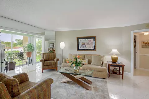 3524 Via Poinciana #201, Lake Worth, FL 33467