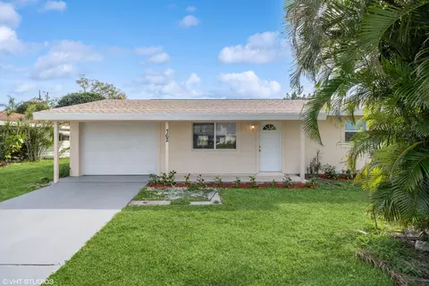 762 SE Prima Vista Blvd, Port Saint Lucie, FL 34952