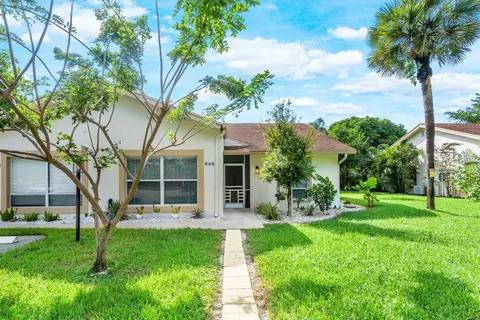 848 Lago Rd, Delray Beach, FL 33445