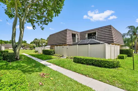 6927 69th Way, West Palm Beach, FL 33407