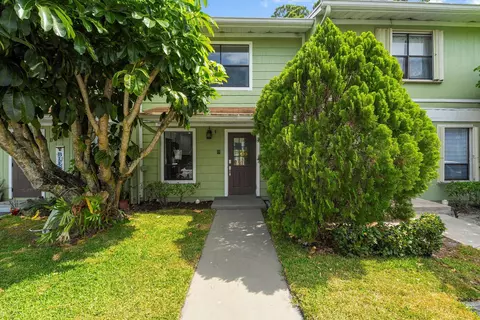 5022 Society Pl E #E, West Palm Beach, FL 33415