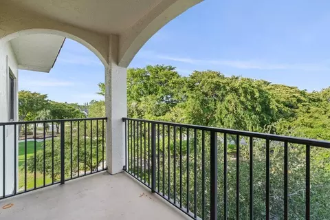 2105 Lavers Cir #512, Delray Beach, FL 33444