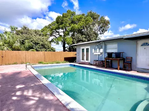 824 Bayberry Drive Apt 1 2 3 Triplex Dr #1, 2, & 3 : TRIPLEX, Lake Park, FL 33403