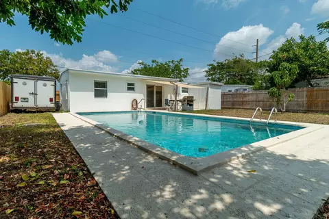 3900 Seacrest Blvd, Lake Worth, FL 33462