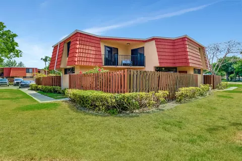 22910 Oxford Pl #B, Boca Raton, FL 33433