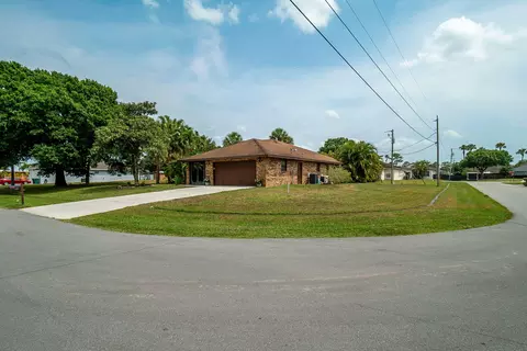1290 SW Thomas Ct, Port Saint Lucie, FL 34953