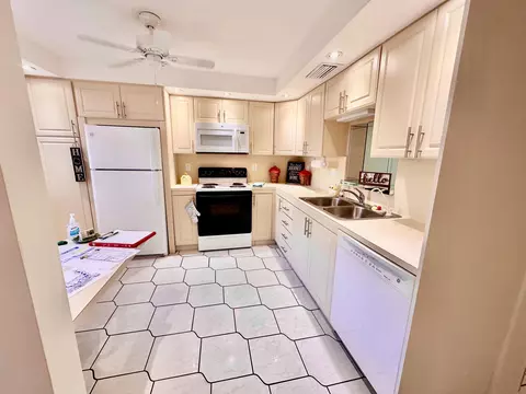 2006 Granada Dr #B1, Coconut Creek, FL 33066