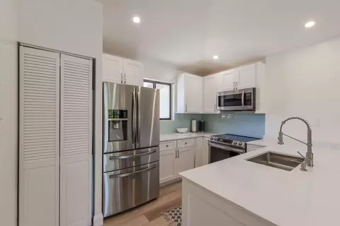 302 Club Dr, Palm Beach Gardens, FL 33418