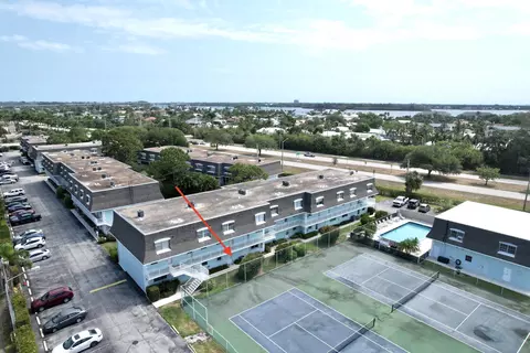 1901 Indian River Blvd #104, Vero Beach, FL 32960