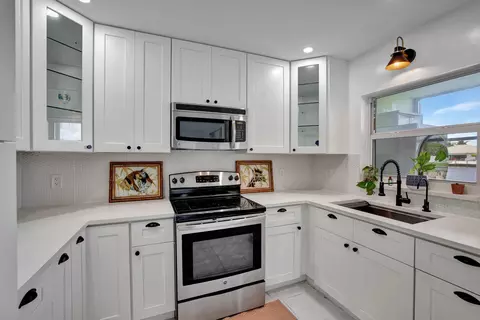 761 SE 15th St #2, Pompano Beach, FL 33060
