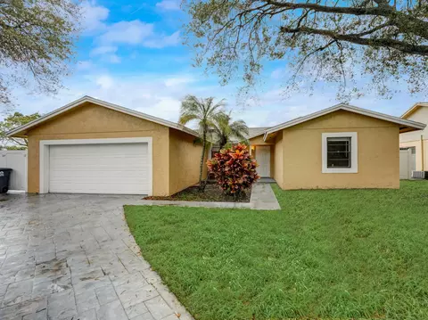 9841 Spanish Isles Dr, Boca Raton, FL 33496