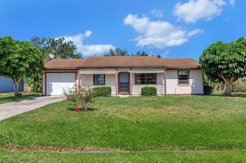 2433 SE Warwick St, Port Saint Lucie, FL 34984