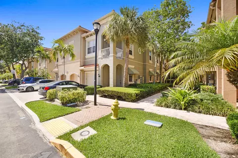 4861 Bonsai Cir #101, Palm Beach Gardens, FL 33418