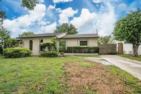 910 Seneca St, Jupiter, FL 33458