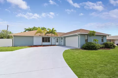 1001 SE Spinnaker Ave, Port Saint Lucie, FL 34983