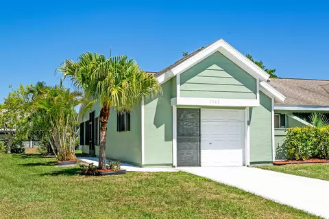 1742 SE Ryecroft Ct, Port Saint Lucie, FL 34952