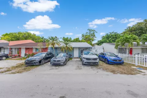 1320 Kia Dr, Homestead, FL 33033