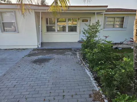722 S B St, Lake Worth, FL 33460