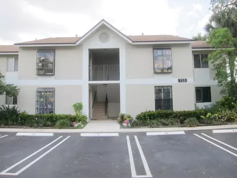 715 Gardens Dr #106, Pompano Beach, FL 33069