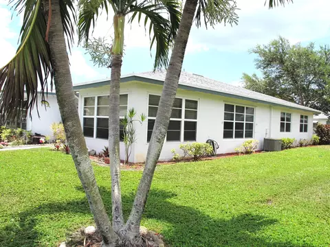 1157 S Drive Cir #D, Delray Beach, FL 33445