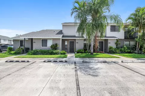 3807 Inlet Cir, Greenacres, FL 33463