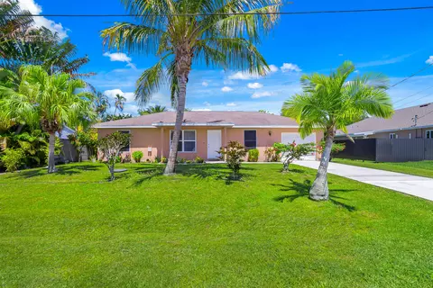 2131 SE Glenrock Ter, Port Saint Lucie, FL 34953