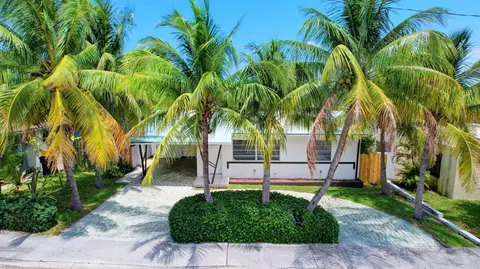 726 N A St, Lake Worth, FL 33460