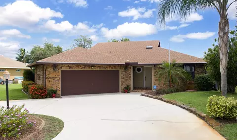 785 SE Whitmore Dr, Port Saint Lucie, FL 34984