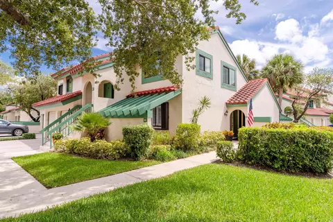 9 Lexington Ln E #D, Palm Beach Gardens, FL 33418