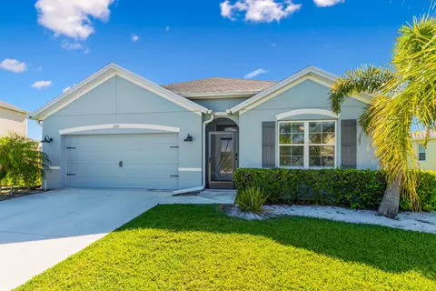 2133 Harwick Cir SW, Vero Beach, FL 32968