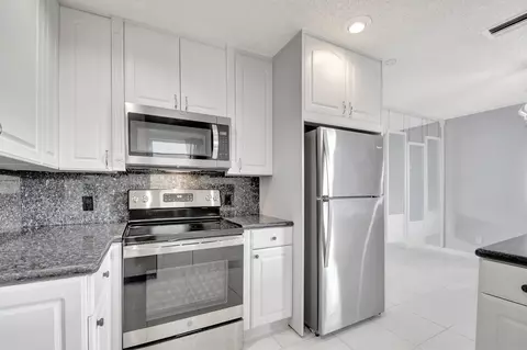 2212 Park St, Lake Worth, FL 33460