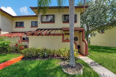 8957 Springtree Lakes Dr, Sunrise, FL 33351