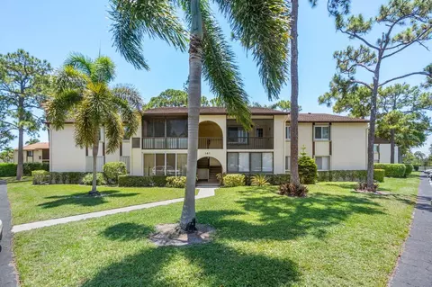 140 Lake Pine Cir #D-2, Greenacres, FL 33463
