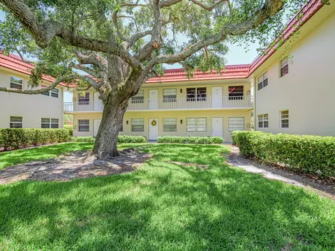 16 Vista Palm Ln #105, Vero Beach, FL 32962